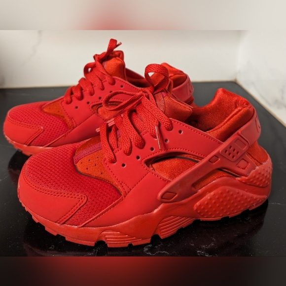 Nike Big Kids' Huarache Run Triple Red Sneakers Size 5.5Y MSRP $110 - Picture 10 of 12
